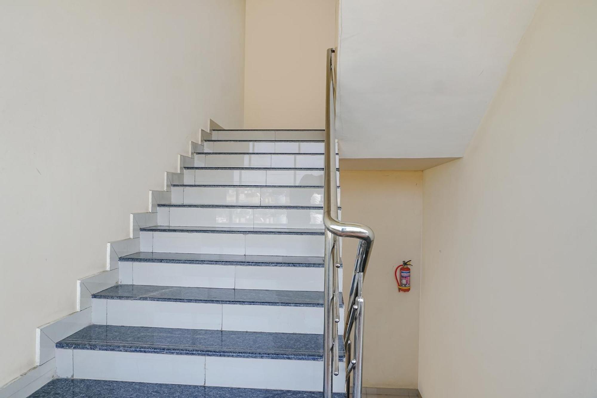 Fabexpress Vaishnav Inn Talegaon Dabhade Exterior photo